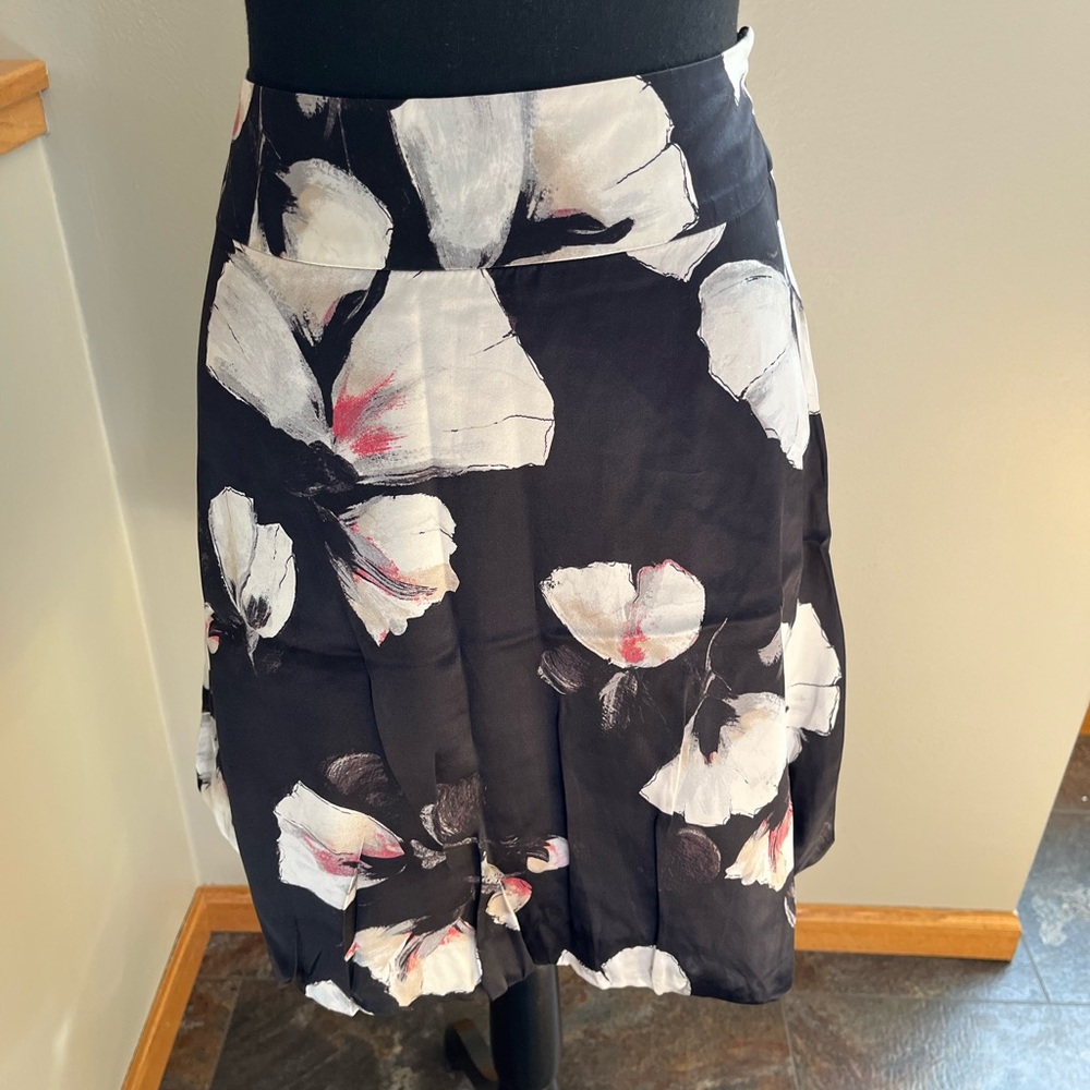 New 100% silk White House Black Market black floral lined skirt. Size 2.
